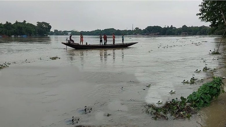 বৃষ্টি ও উজানের ঢলে দেশের বিভিন্ন এলাকায় বেড়েছে নদ-নদীর পানি