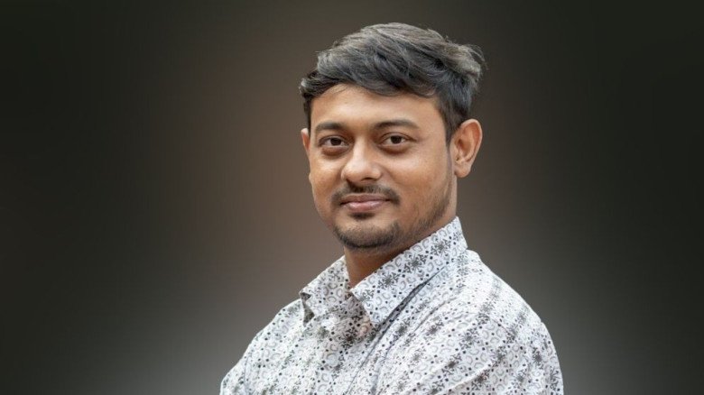 খামেনির জানাজায় অংশ নিতে ইরান যাচ্ছেন নাসীরুদ্দীন পাটওয়ারী