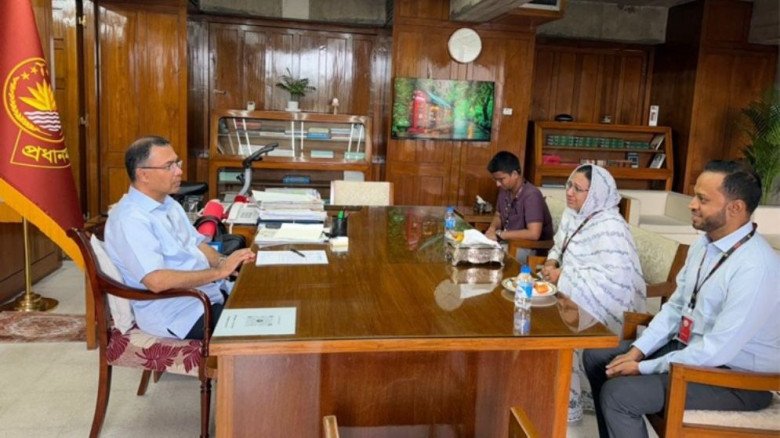 প্রধানমন্ত্রীর ব্যবহারে মুগ্ধ জুলাই যোদ্ধার মা