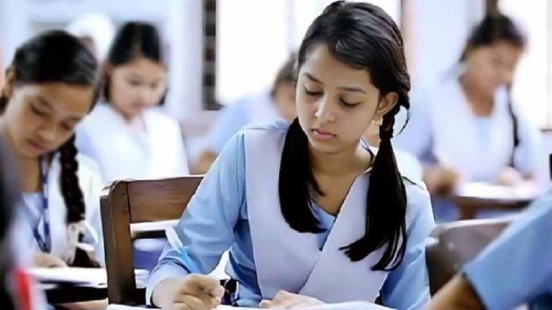 চট্টগ্রাম ছাড়া সারা দেশে এইচএসসি পরীক্ষা চলবে