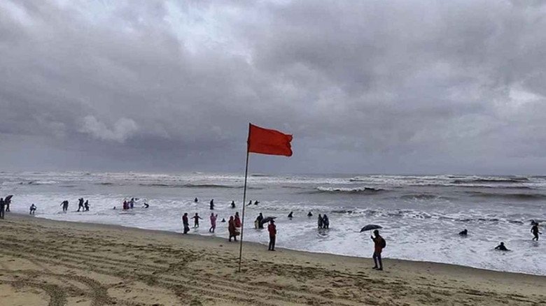 সমুদ্রবন্দরে ৩ নম্বর সতর্কসংকেত, ফের বাড়তে পারে বৃষ্টি