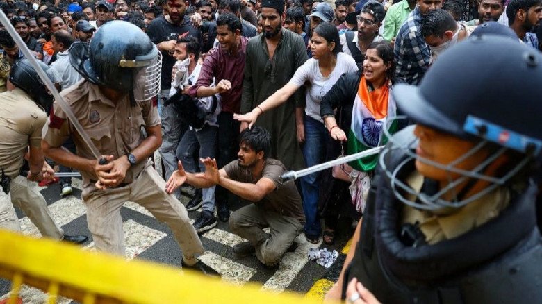 ভারতে ছড়িয়ে পড়া স্টুডেন্ট আন্দোলনের নেপথ্য কী?