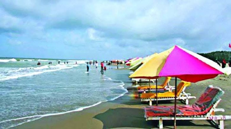 অবহেলায় ম্লান পতেঙ্গা সমুদ্রসৈকত
