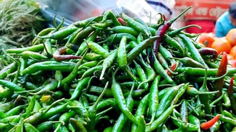 কাঁচামরিচের কেজি ৩০০ ছাড়াল