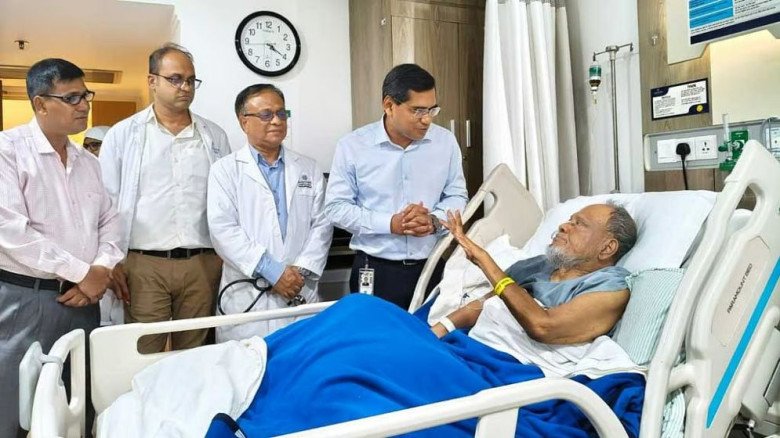 রফিকুল ইসলাম মিয়ার খাদ্যনালীতে অস্ত্রোপচার