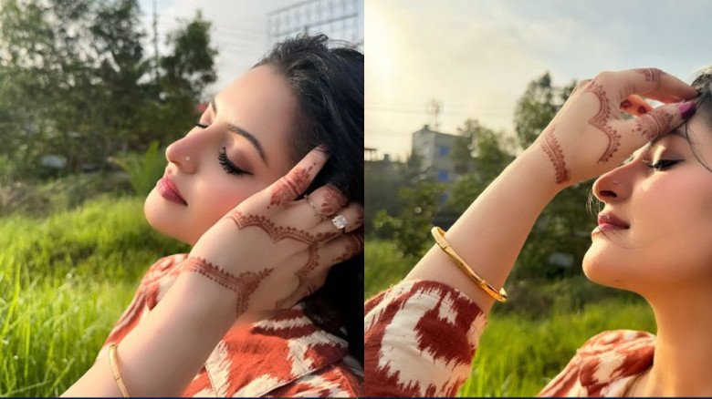 দৃষ্টিনন্দন মেহেদির নকশায় পরীমনি