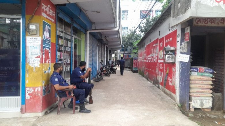 যশোরে জামায়াত এমপির বাড়ি আজও পুলিশ পাহারায়