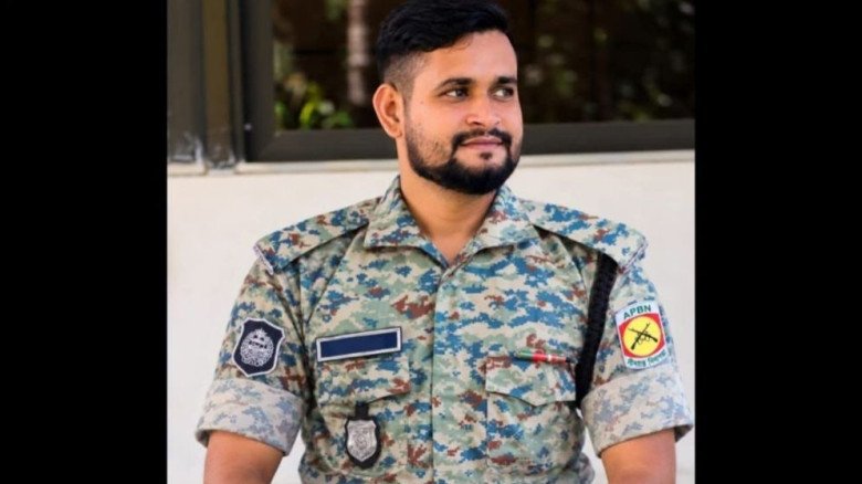 ওয়াশরুমে  পুলিশ কর্মকর্তার লাশ