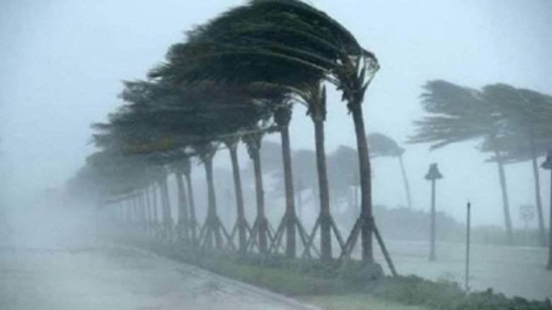 সন্ধ্যার মধ্যে ৬০ কিমি বেগে ঝড়ের আভাস