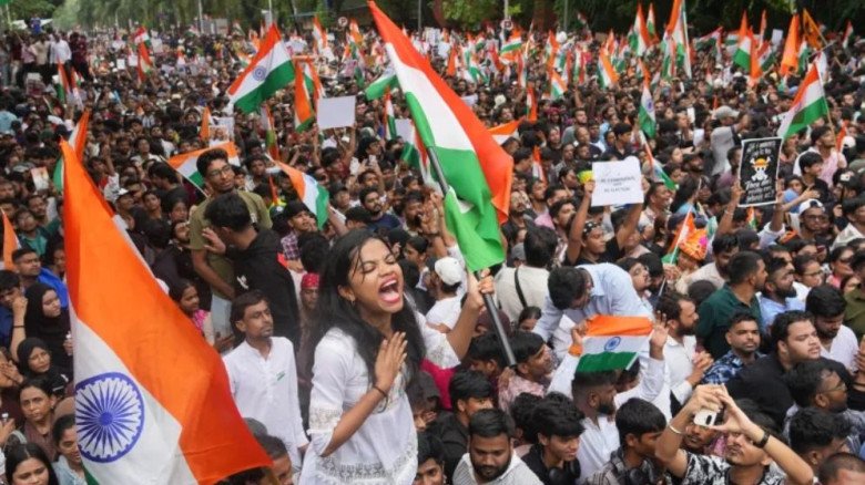 ভারতে ‘ককরোচ’ আন্দোলনের মুখে চাপে বিজেপি, নতুন সমীকরণের ইঙ্গ